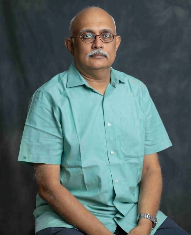 Dr Mahesh from best eye hospital in Kochi, Giridhar