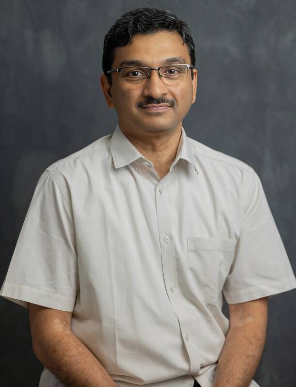 Dr Vinay Sukumara Pillai from best eye hospital in Kochi, Giridhar